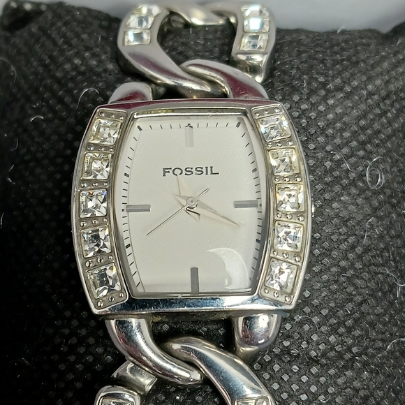 FOSSIL Stainless Steel Links Crystal Accents Rounded Square Watch Like New - Picture 4 of 16